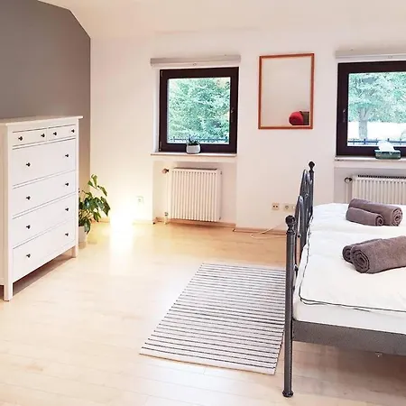Forest House * אאכן